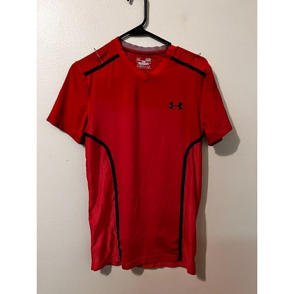 Women's Under Armour Red Fitted Athletic Tee Size S [GREAT]